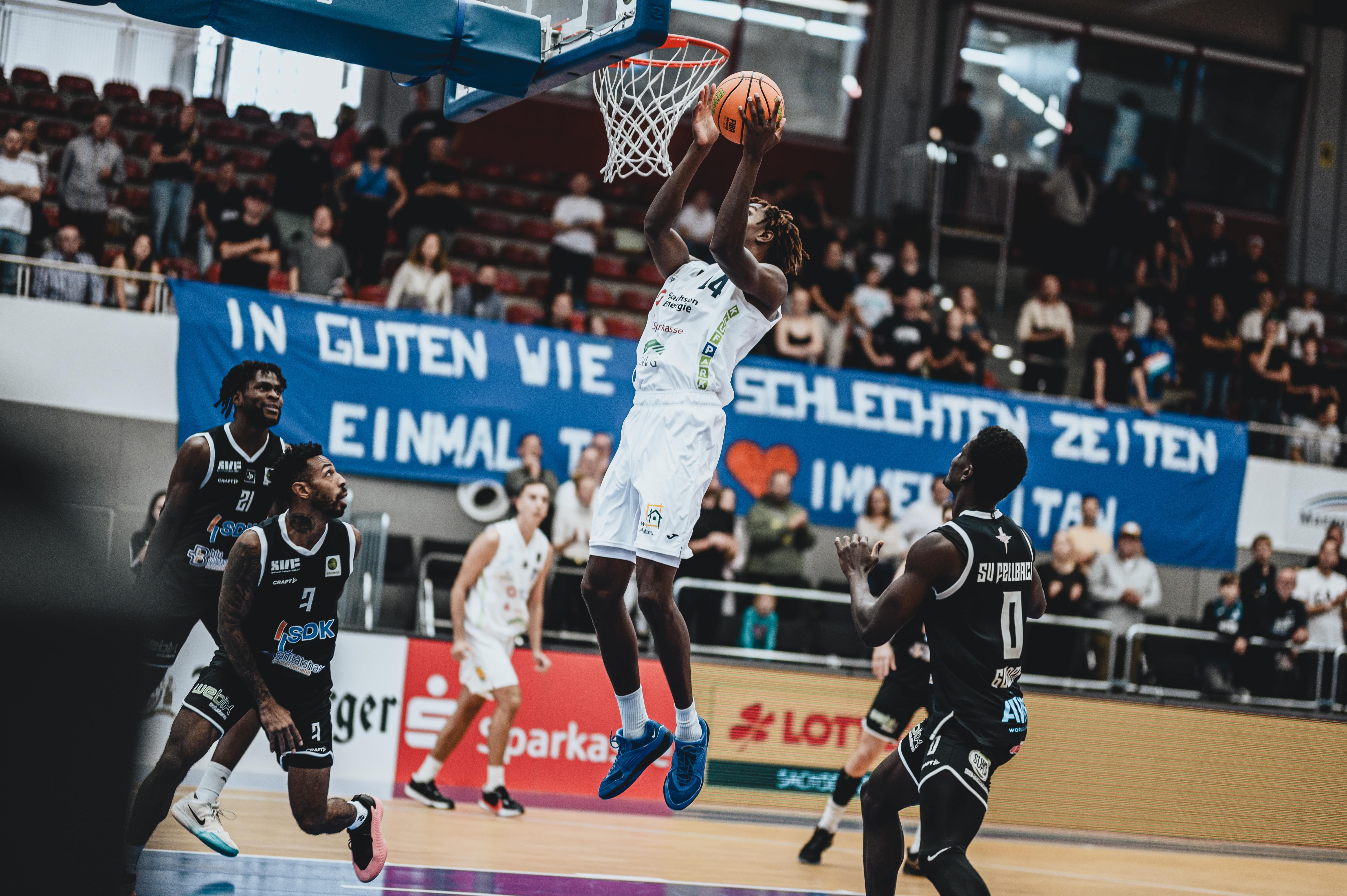 ProB: Auswärts weiterhin ohne Glück: Dezimierte Titans tun sich in Ludwigsburg schwer